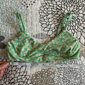 NWOT Benoa Bee Top  - Size M, Green